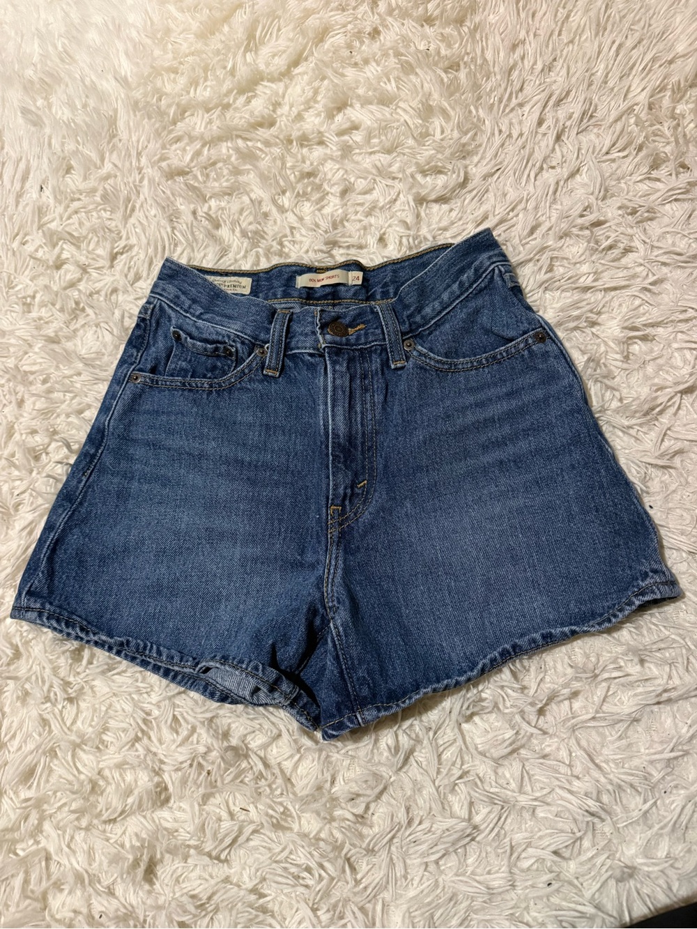 Classic High-Rise Levi’s Premium 80’s Mom  Shorts - Blue